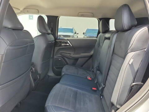 2025 Mitsubishi Outlander SE