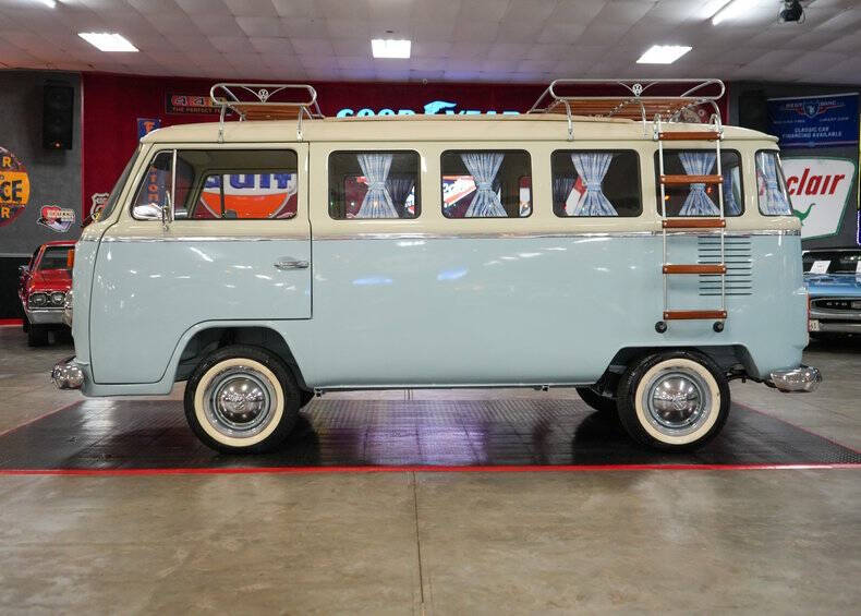 1976 Volkswagen Type 2 Westfalia Camper Bus