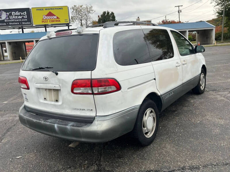 2003 Toyota Sienna