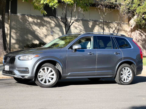 2016 Volvo XC90 T6 Momentum