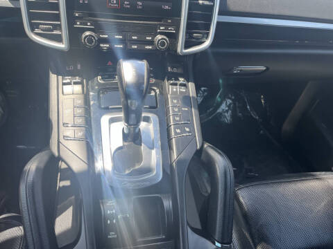 2017 Porsche Cayenne Platinum Edition