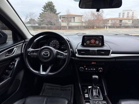 2018 Mazda MAZDA3 Touring
