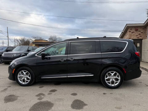 2017 Chrysler Pacifica Touring-L