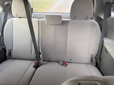 2013 Toyota Sienna LE 8-Passenger