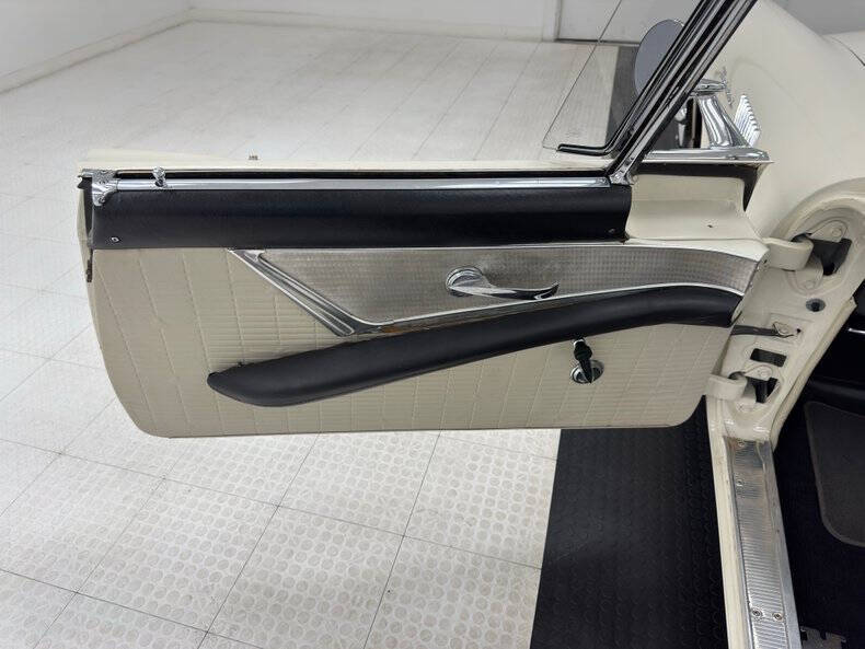 1957 Ford Thunderbird