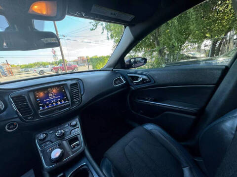 2015 Chrysler 200 S