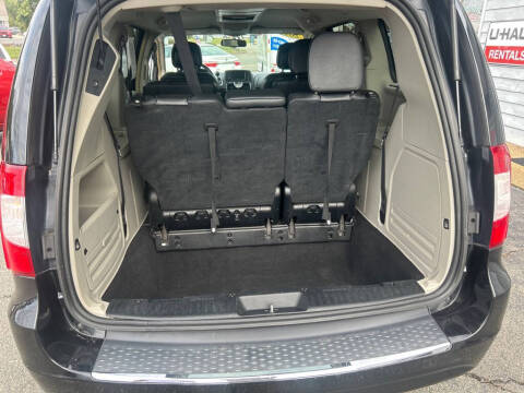 2016 Chrysler Town and Country Touring