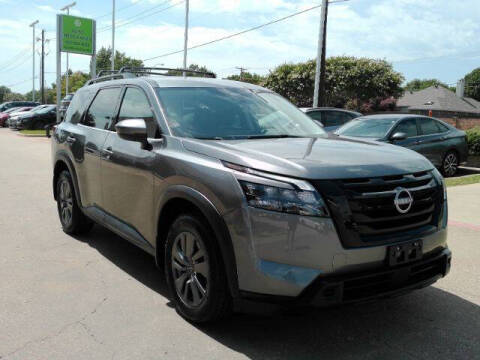 2024 Nissan Pathfinder SV