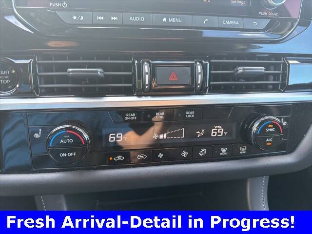 2025 Nissan Pathfinder SV