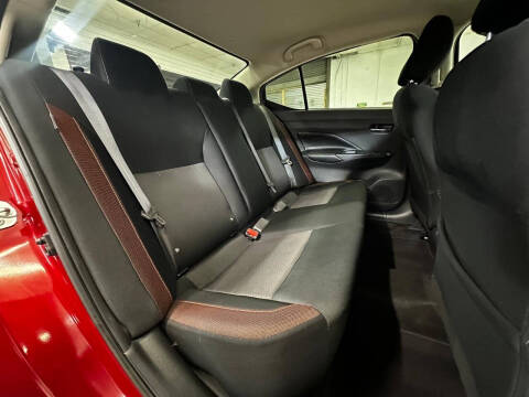 2022 Nissan Versa SR