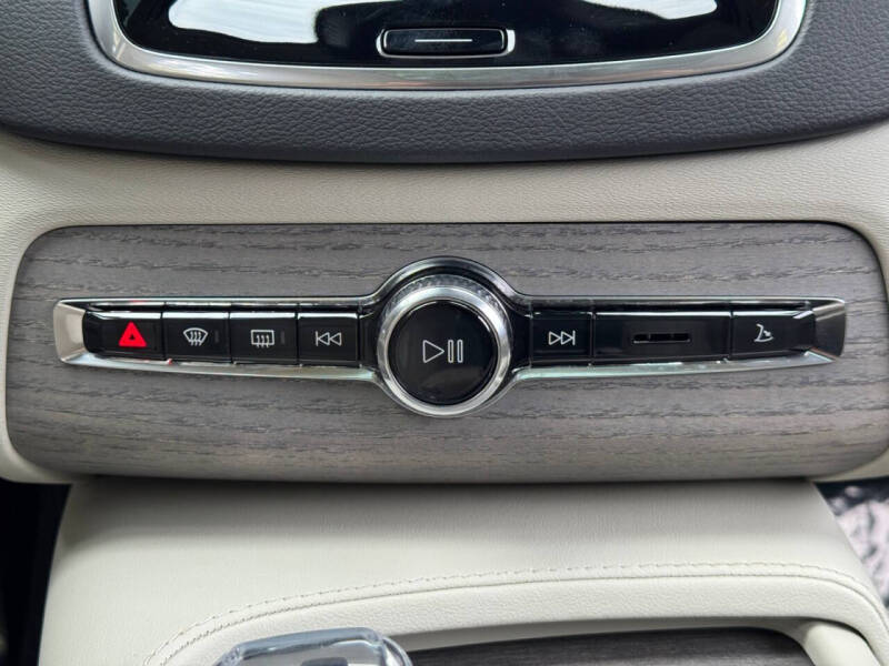 2024 Volvo XC90 Recharge T8 Ultimate Bright Theme 7P