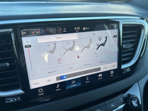 2026 Chrysler Voyager LX