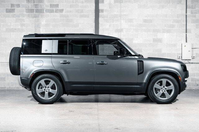 2022 Land Rover Defender 110 SE