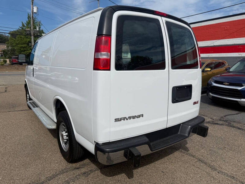 2023 GMC Savana 2500