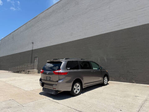 2018 Toyota Sienna LE Mobility 7-Passenger