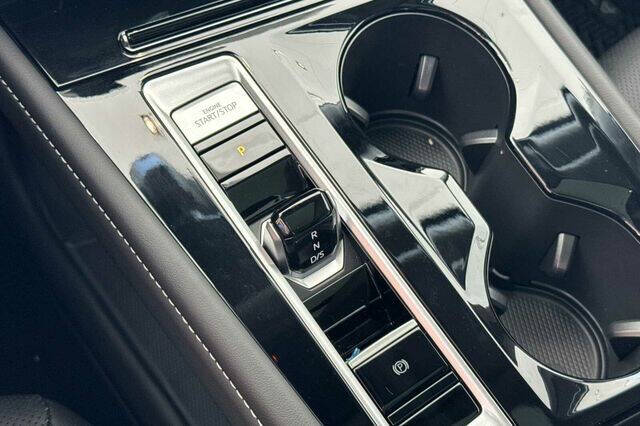 2025 Volkswagen Atlas SE