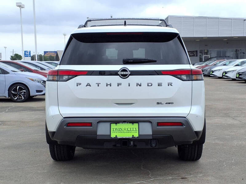 2026 Nissan Pathfinder SL