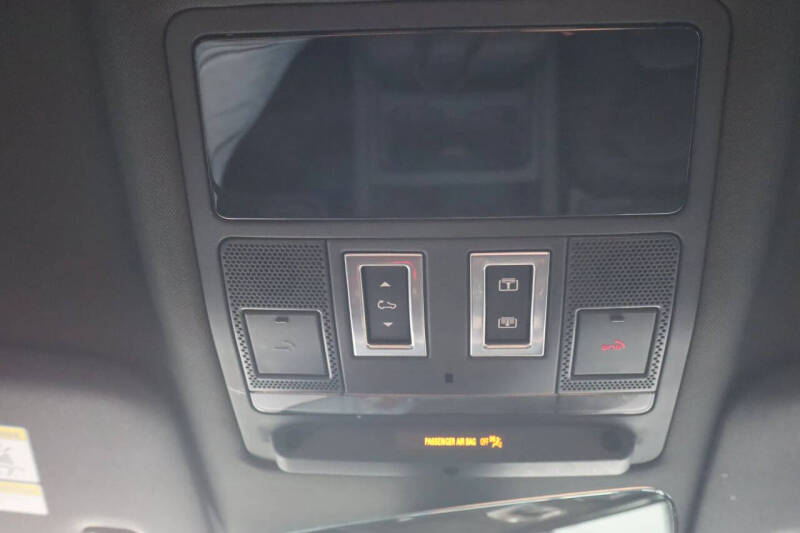 2024 Land Rover Defender 110 P400 X-Dynamic SE