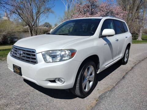 2009 Toyota Highlander for sale at BELOW BOOK AUTO SALES in Idaho Falls ID