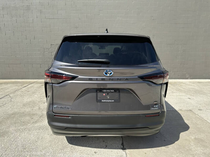 2023 Toyota Sienna LE 8-Passenger