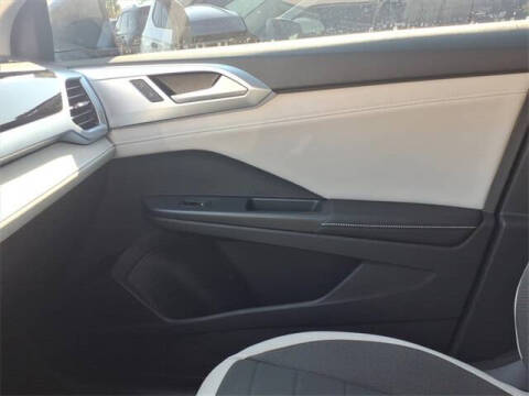 2025 Volkswagen Taos SE