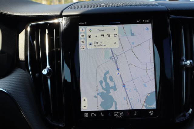 2024 Volvo XC60 Recharge T8 Ultimate Dark Theme