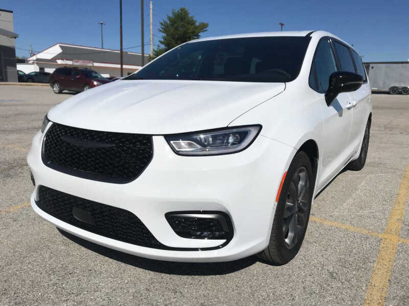 2026 Chrysler Pacifica Select