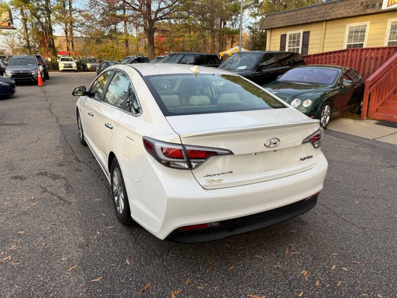 2016 Hyundai Sonata Hybrid Base photo 9