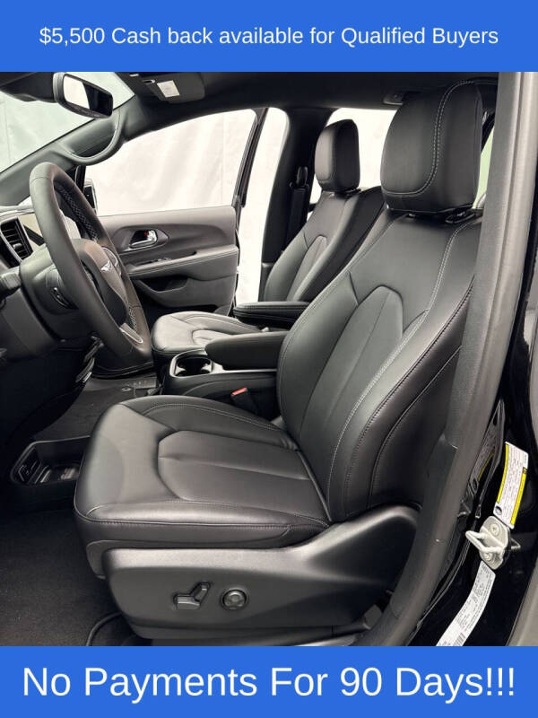 2026 Chrysler Pacifica Select