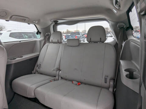 2017 Toyota Sienna XLE 8-Passenger