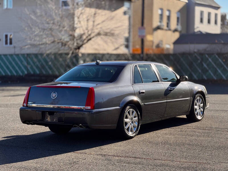 2011 Cadillac DTS Premium Collection photo 5