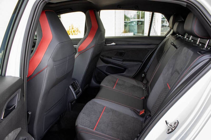 2025 Volkswagen Golf GTI SE