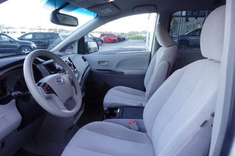 2014 Toyota Sienna LE 7-Passenger Auto Access Seat