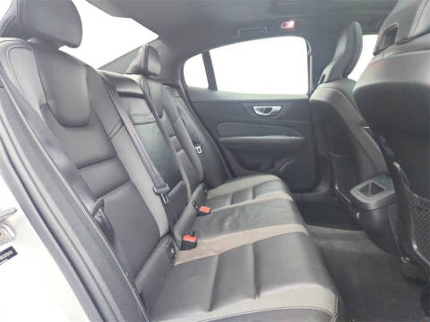 2019 Volvo S60 T6 R-Design