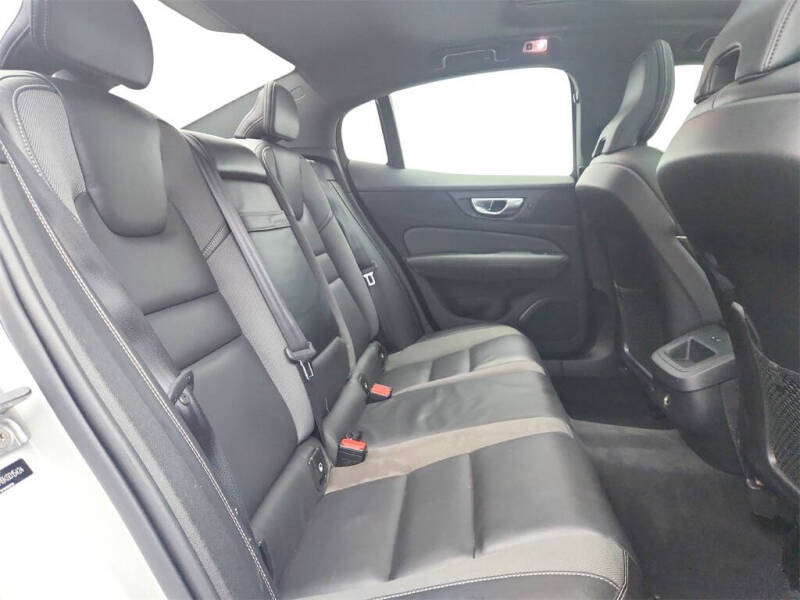 2019 Volvo S60 T6 R-Design