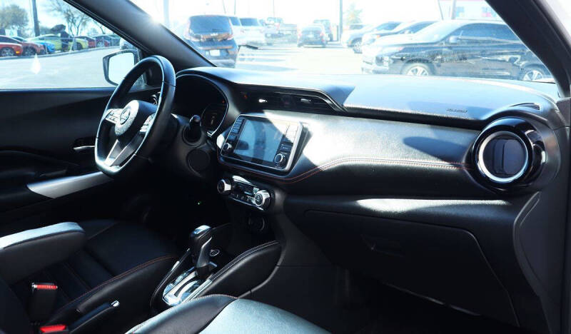 2020 Nissan Kicks SR