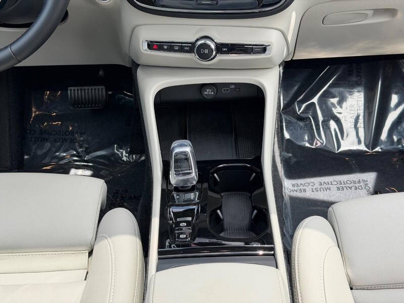 2026 Volvo XC40 B5 Plus