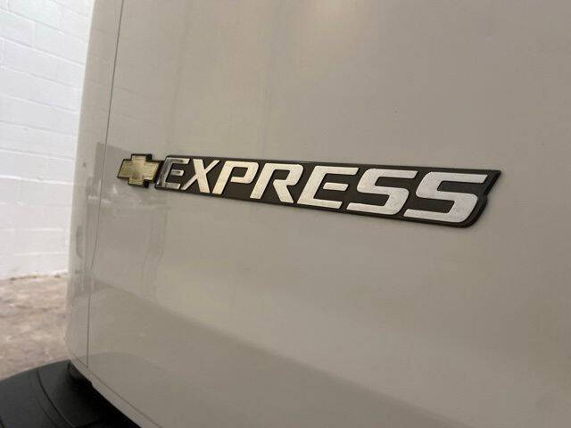 2025 Chevrolet Express LT 3500