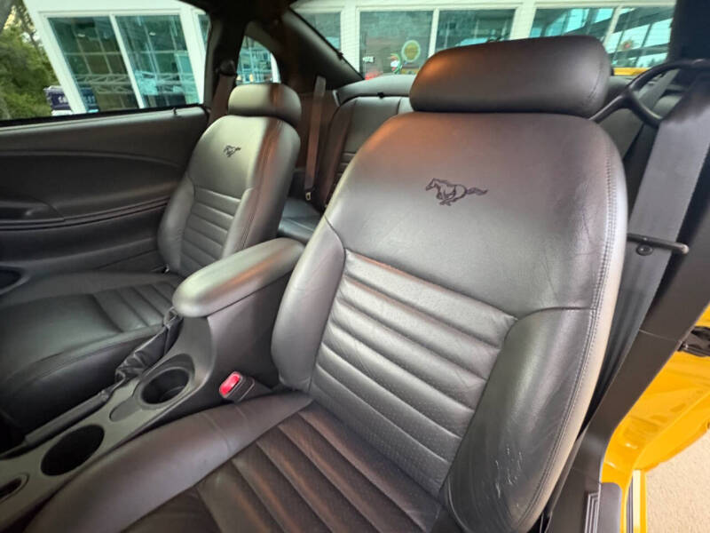 2004 Ford Mustang GT Deluxe