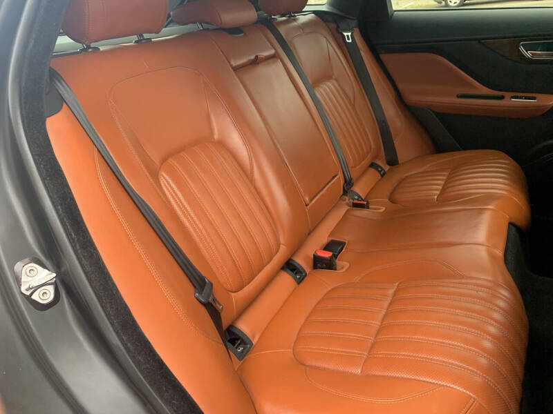 2019 Jaguar F-PACE 30t Portfolio
