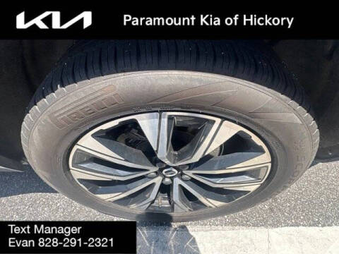2025 Volvo XC60 B5 Plus Dark Theme
