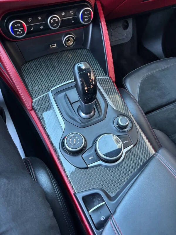 2018 Alfa Romeo Stelvio Quadrifoglio