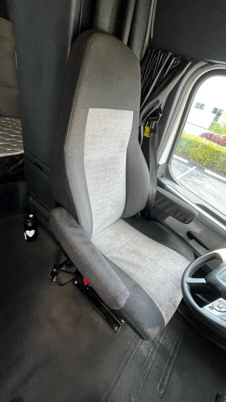 2020 Freightliner Cascadia