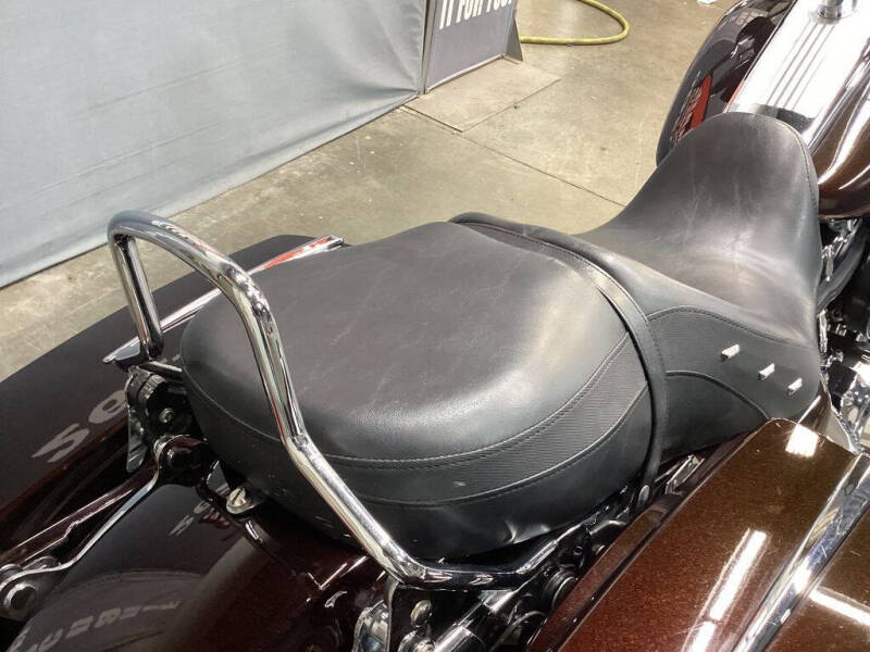 2011 Harley-Davidson® FLHR - Road King®