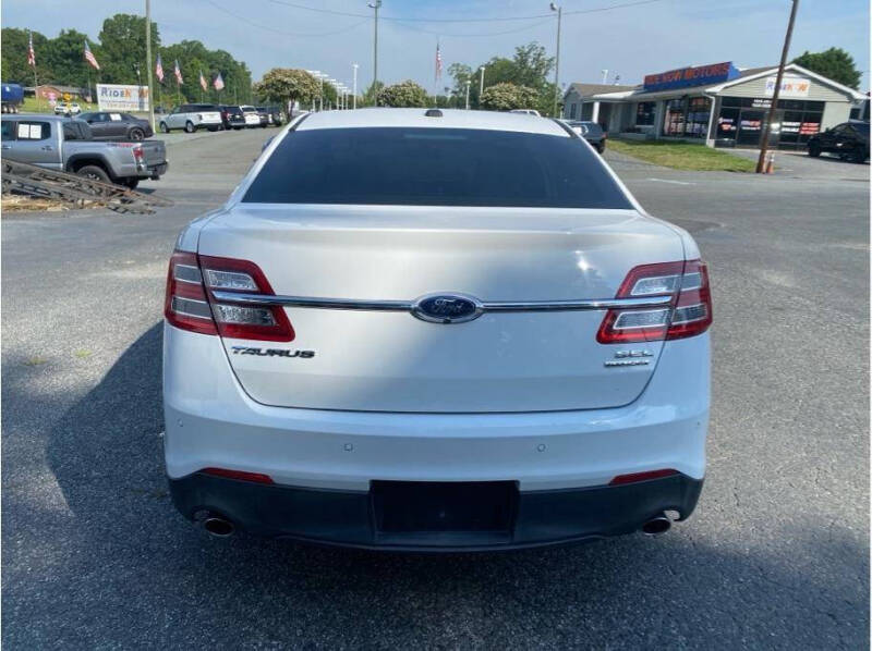 2015 Ford Taurus SEL