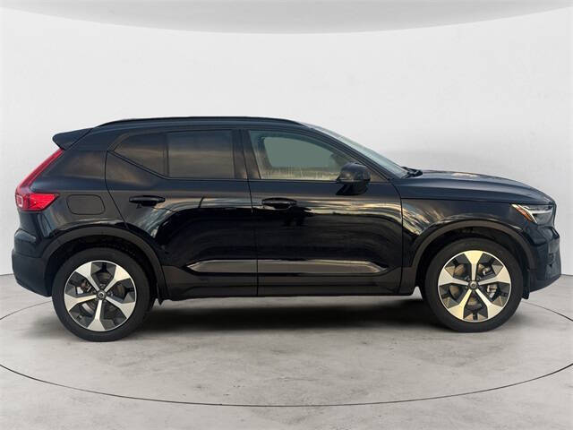 2023 Volvo XC40 B5 Plus Dark Theme