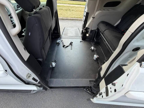 2022 Chrysler Voyager LX