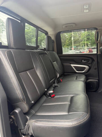 2017 Nissan Titan SL