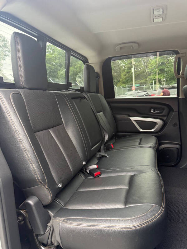 2017 Nissan Titan SL
