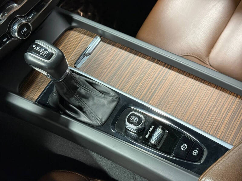 2021 Volvo XC60 T5 Momentum